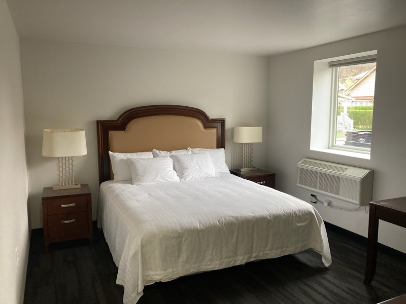 Elker Inn & Suites