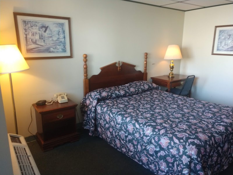 Kwik-Fill Plaza Motel