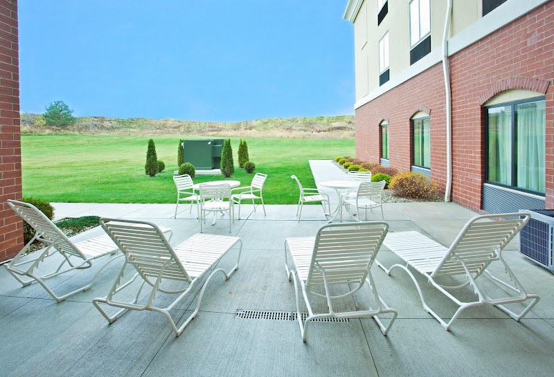 Holiday Inn Express & Suites Franklin - Oil City by IHG