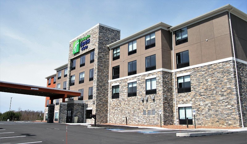 Holiday Inn Express & Suites Clarion by IHG