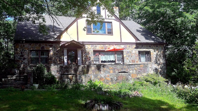 Maurrocks - A Pocono Mountain Bed & Breakfast Inn
