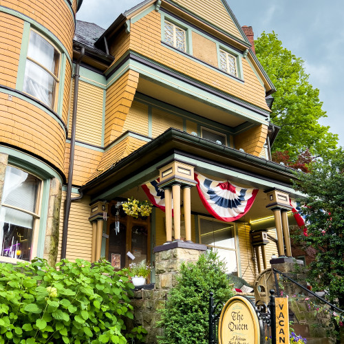 The Queen, A Victorian Bed and Breakfast